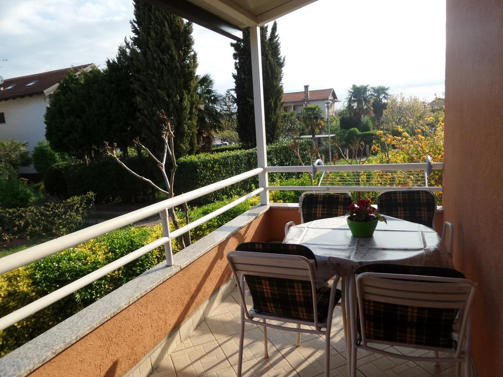 Apartmani Lina Умаг Экстерьер фото