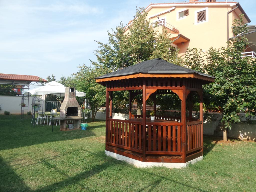 Apartmani Lina Умаг Экстерьер фото